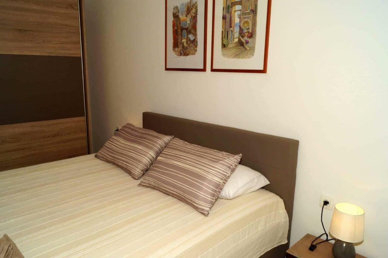 Apartman Eric Appartamento Pola Esterno foto