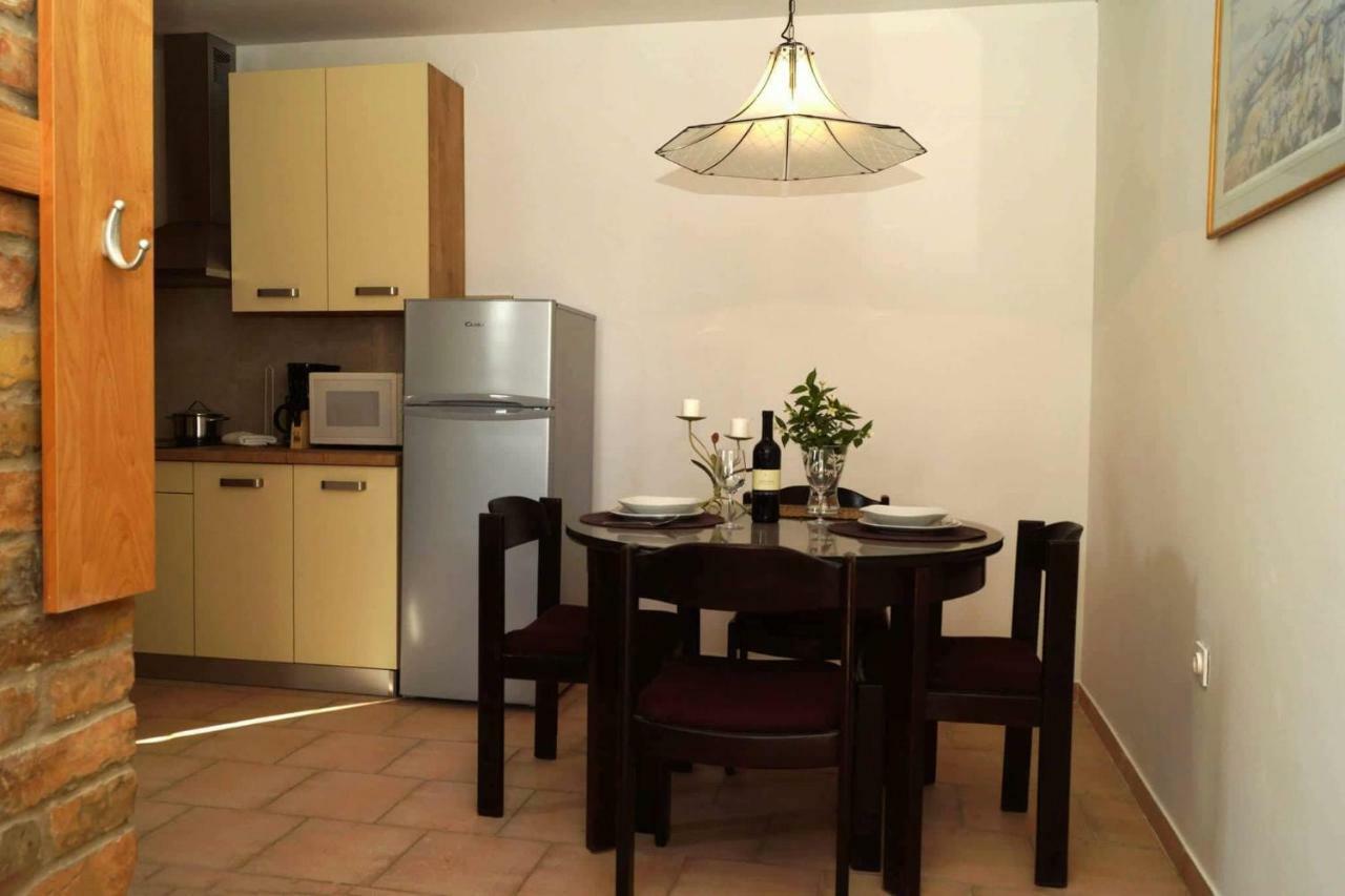 Apartman Eric Appartamento Pola Esterno foto