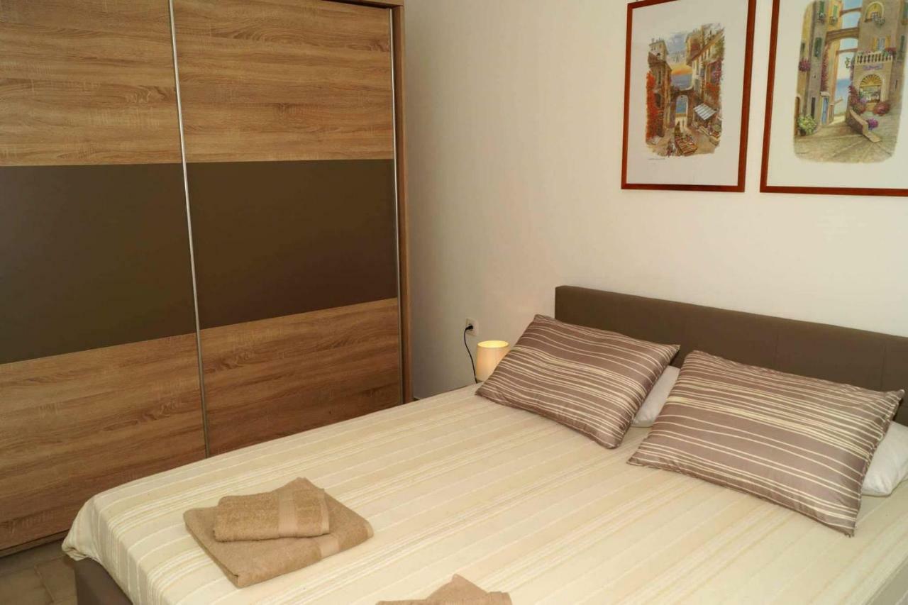 Apartman Eric Appartamento Pola Esterno foto