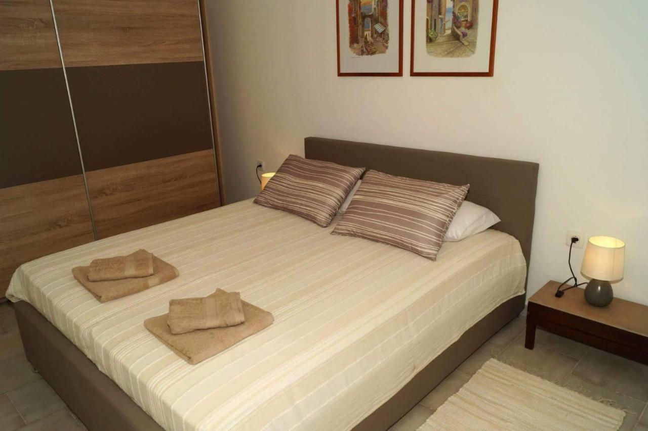 Apartman Eric Appartamento Pola Esterno foto